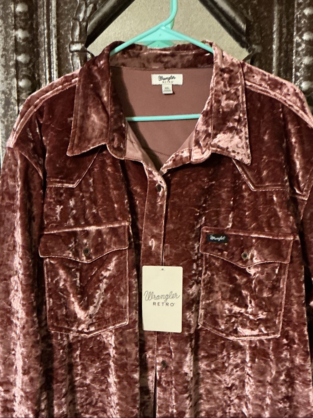 Wrangler Velvet Shirt Jacket in Rosewood - Picture 3 of 4
